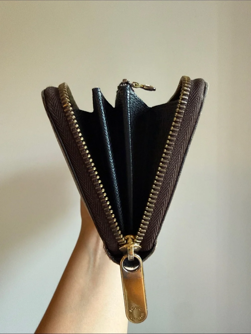 LOUIS VUITTON Giant Monogram Reverse Zippy Wallet